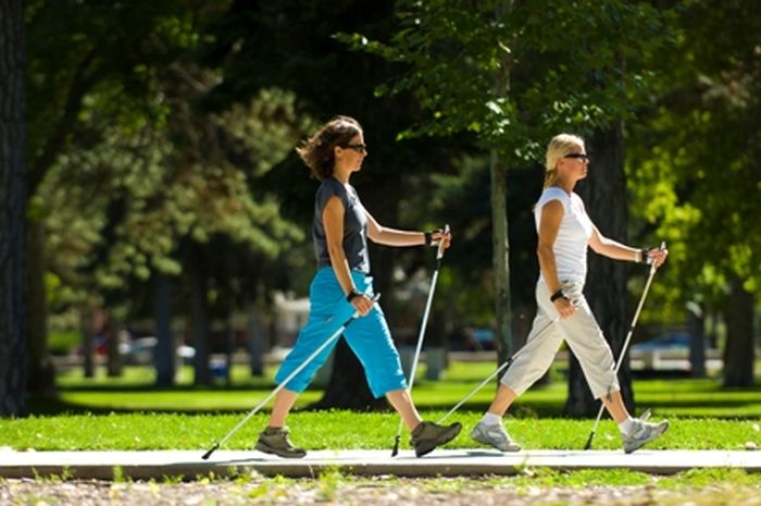 Membangun Kebiasaan Sehat dengan Nordic Walking dalam Komunitas